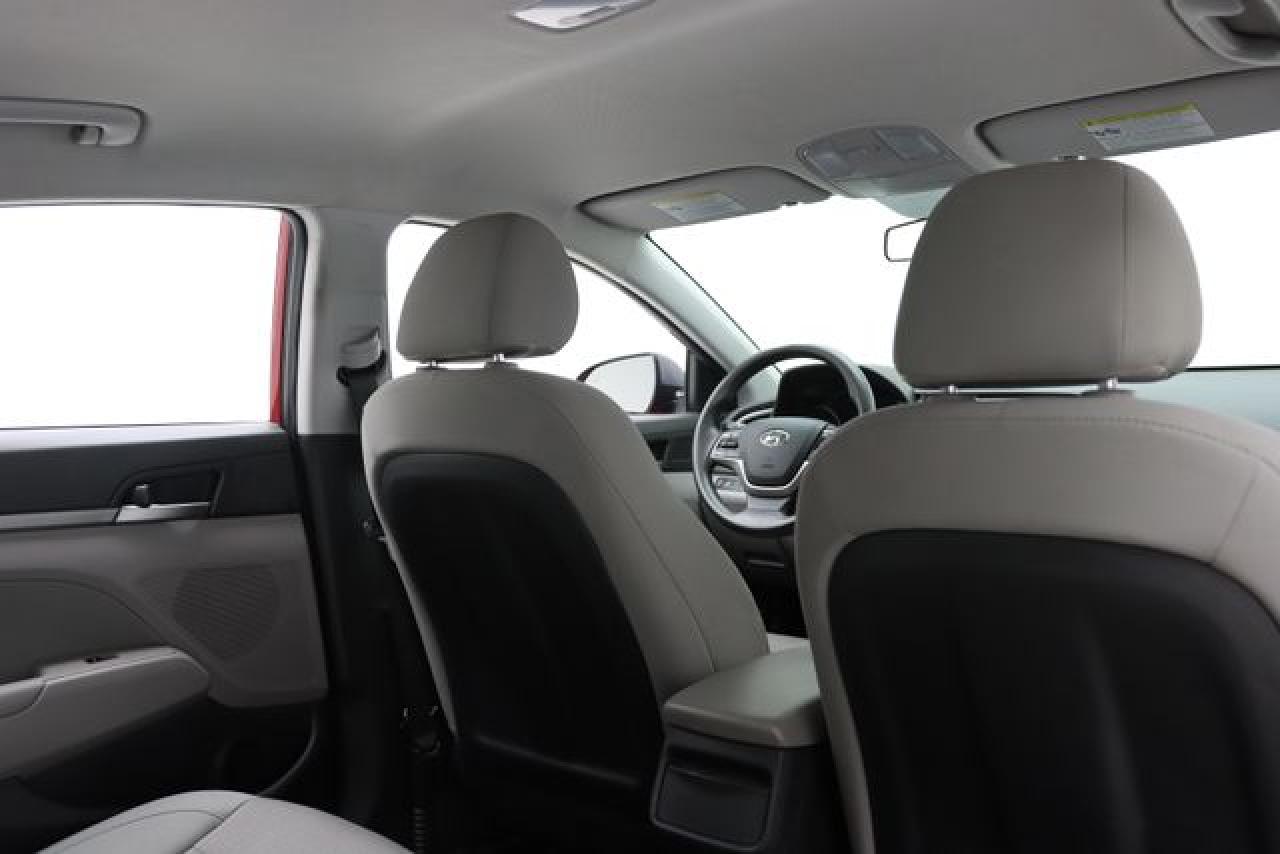 HYUNDAI ELANTRA 2018 — 33