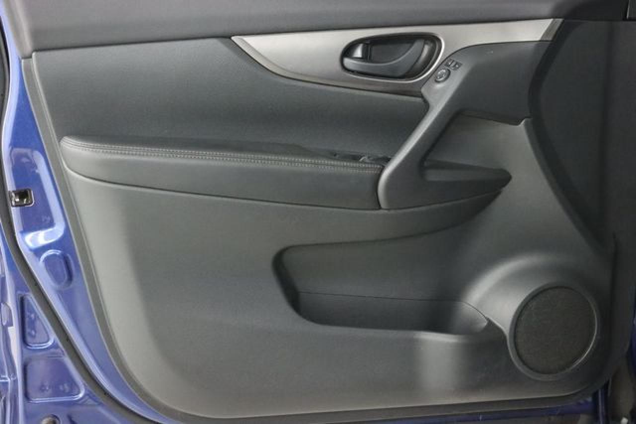 NISSAN ROGUE SPORT 2018 — 17