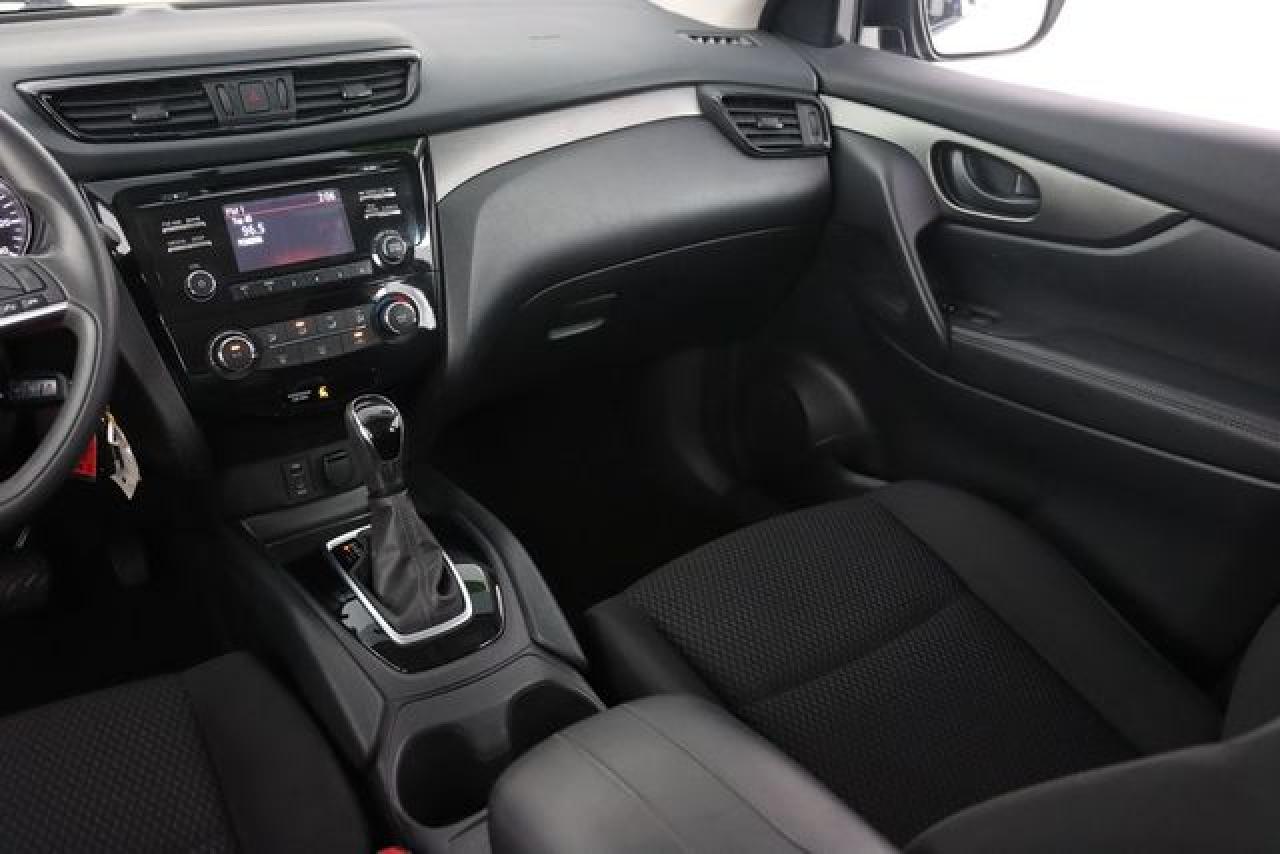 NISSAN ROGUE SPORT 2018 — 22