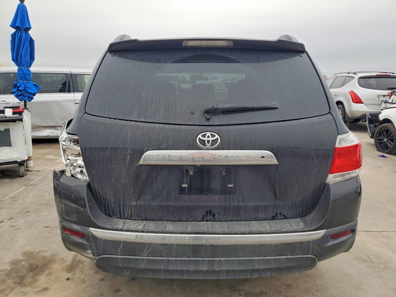 TOYOTA HIGHLANDER 2013 — 7