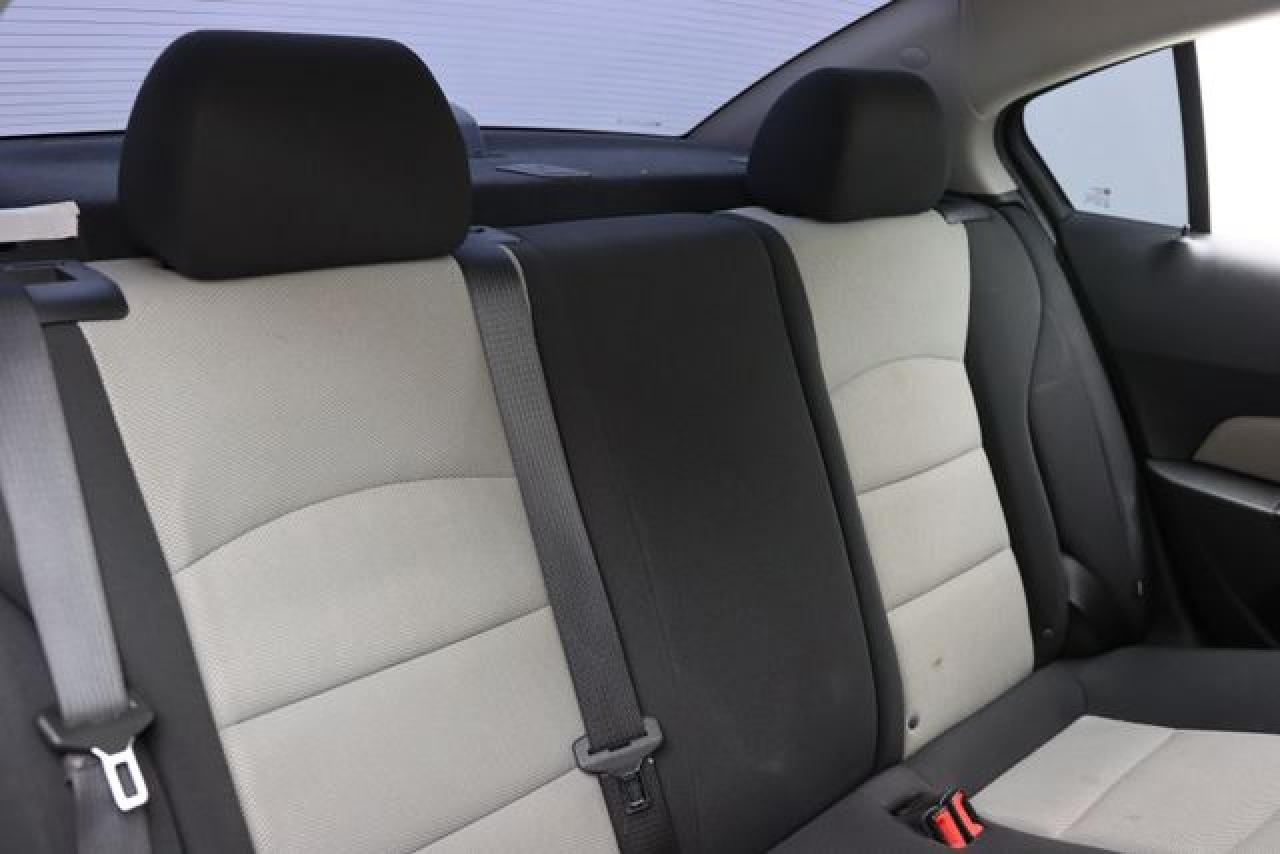 CHEVROLET CRUZE 2015 — 42