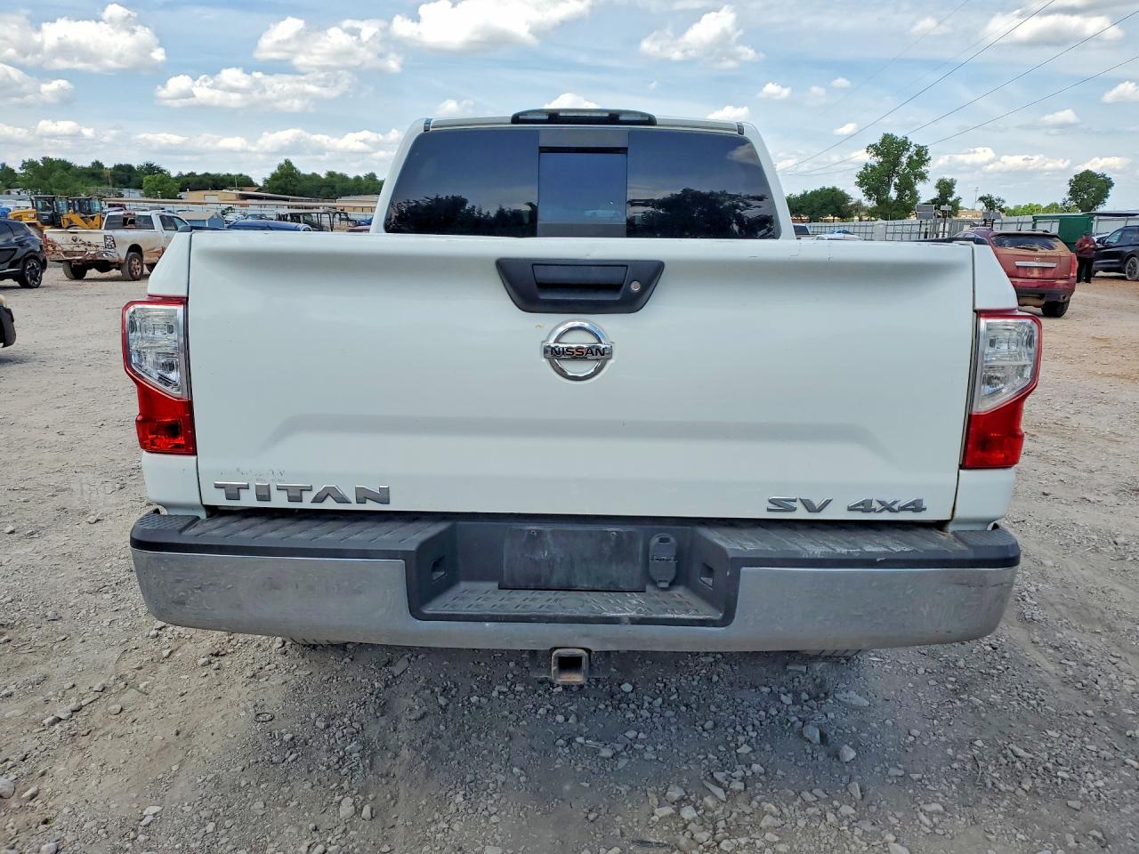 NISSAN TITAN 2017 — 7