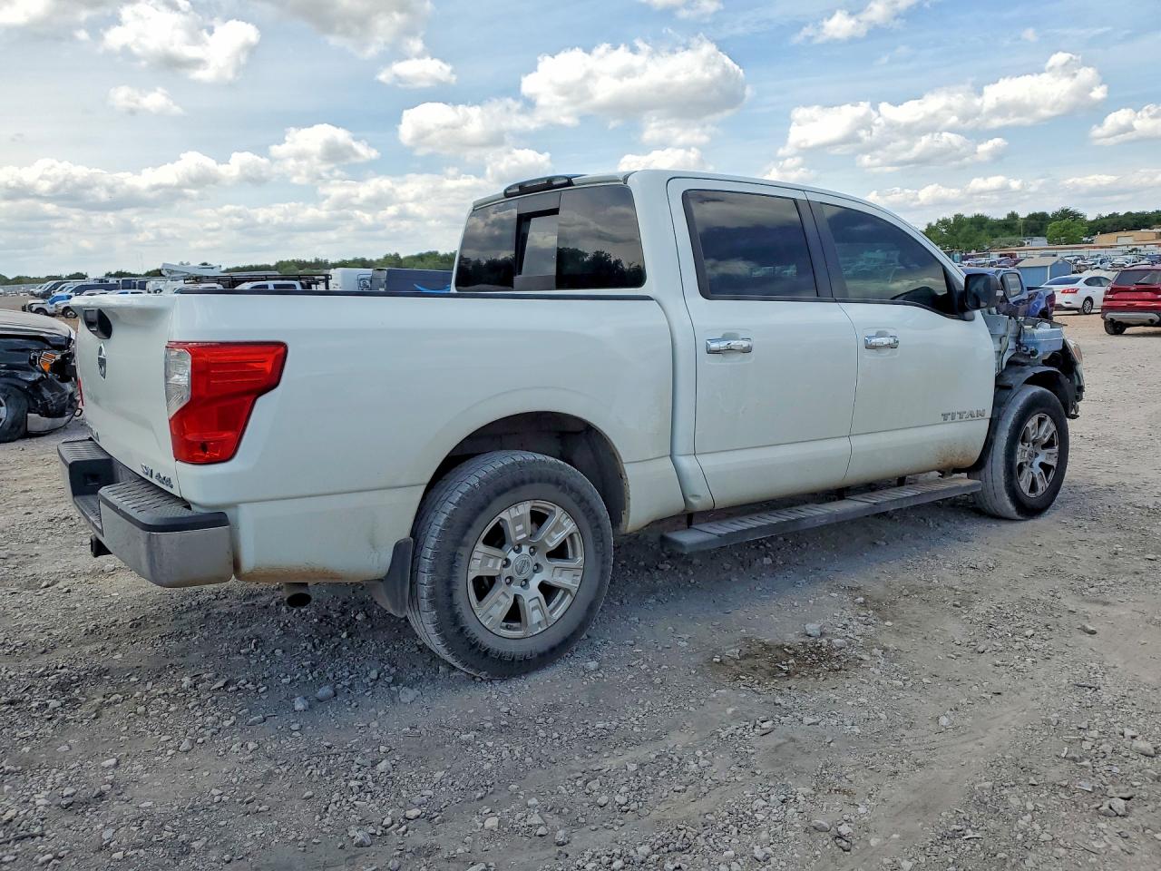 NISSAN TITAN 2017 — 4