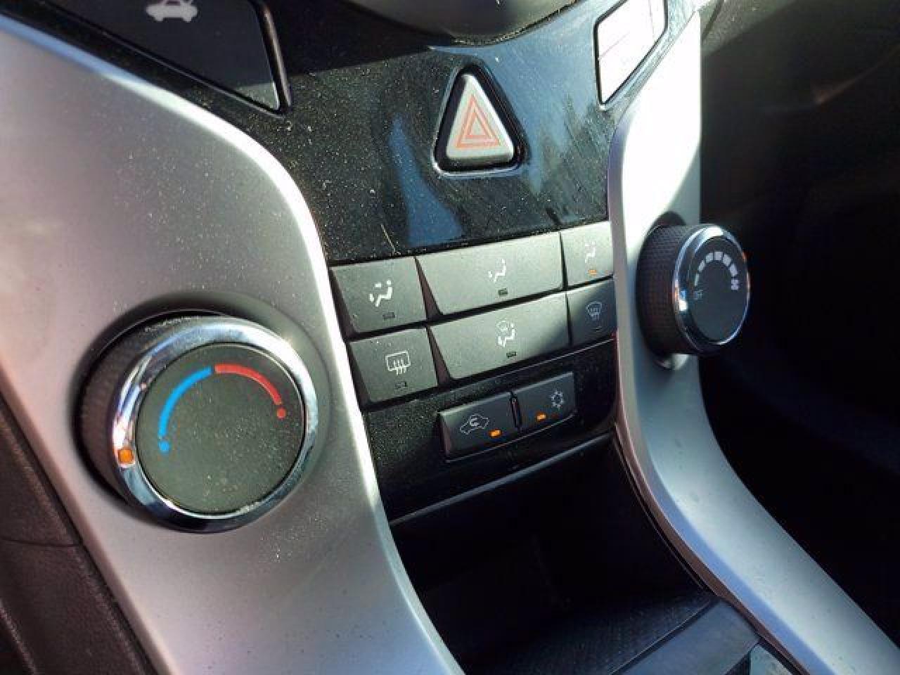 CHEVROLET CRUZE 2015 — 32