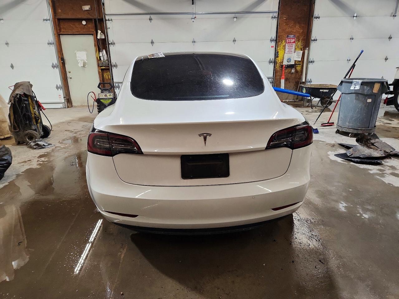 TESLA MODEL 3 2021 — 7