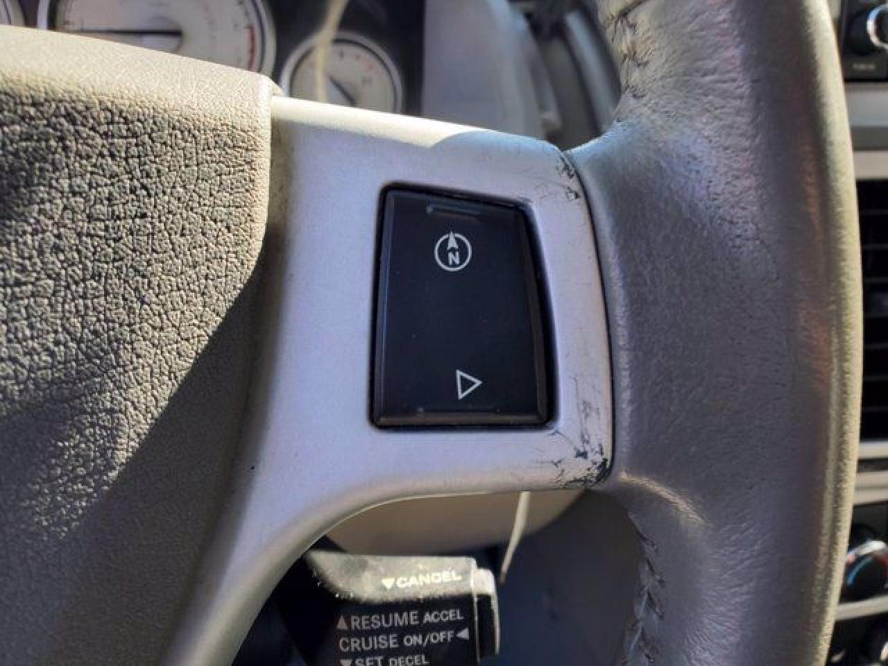 CHRYSLER TOWN & COUNTRY 2010 — 13