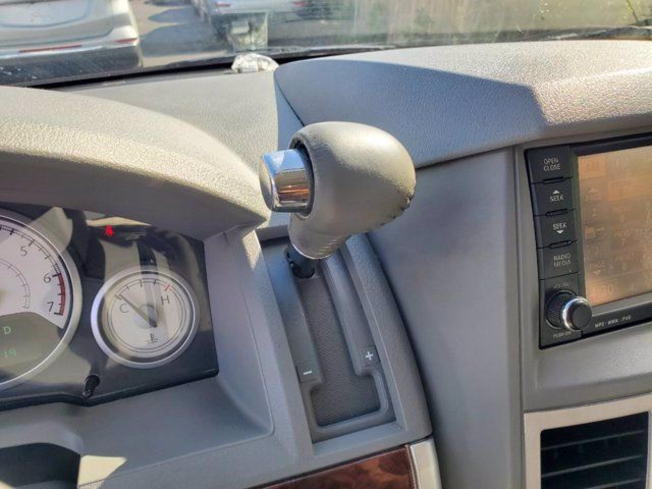 CHRYSLER TOWN & COUNTRY 2010 — 19
