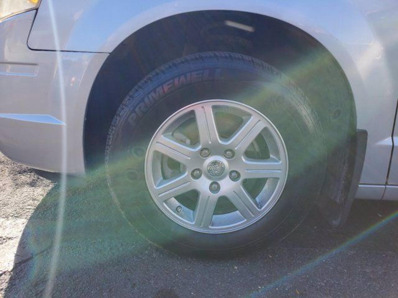 CHRYSLER TOWN & COUNTRY 2010 — 5