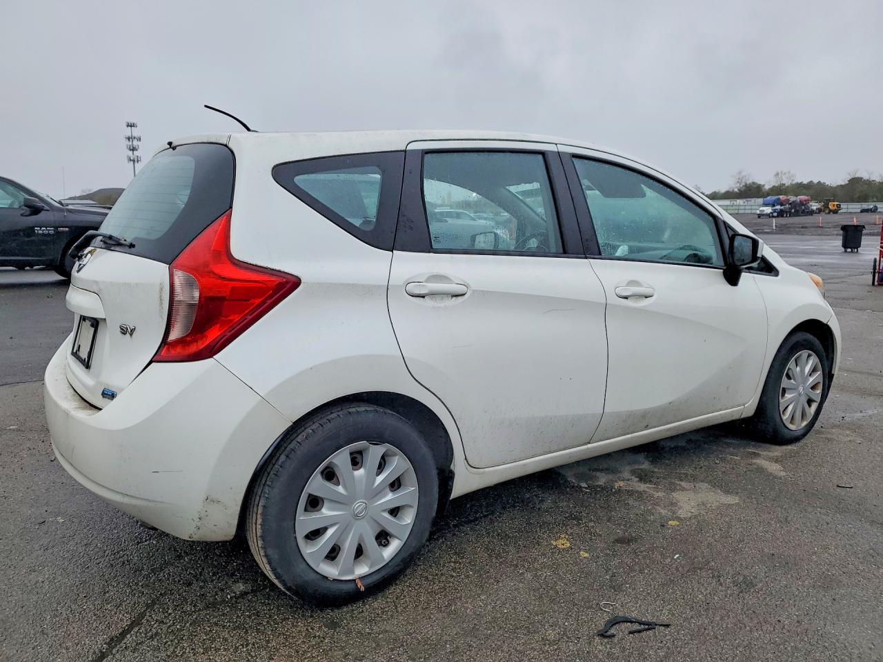 NISS VERSA 2015 — 4