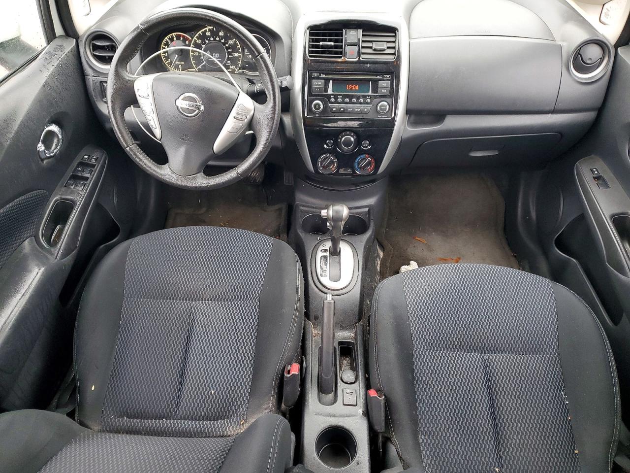 NISS VERSA 2015 — 9