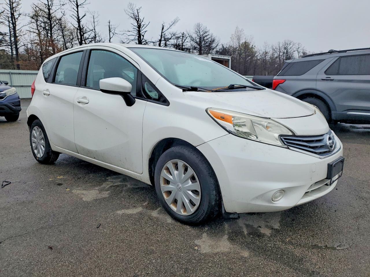 NISS VERSA 2015 — 5