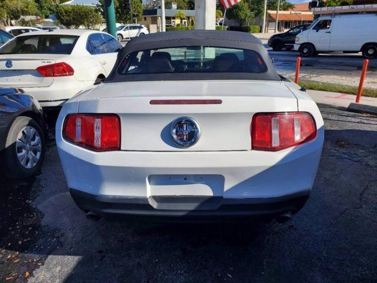 FORD MUSTANG 2012 — 23