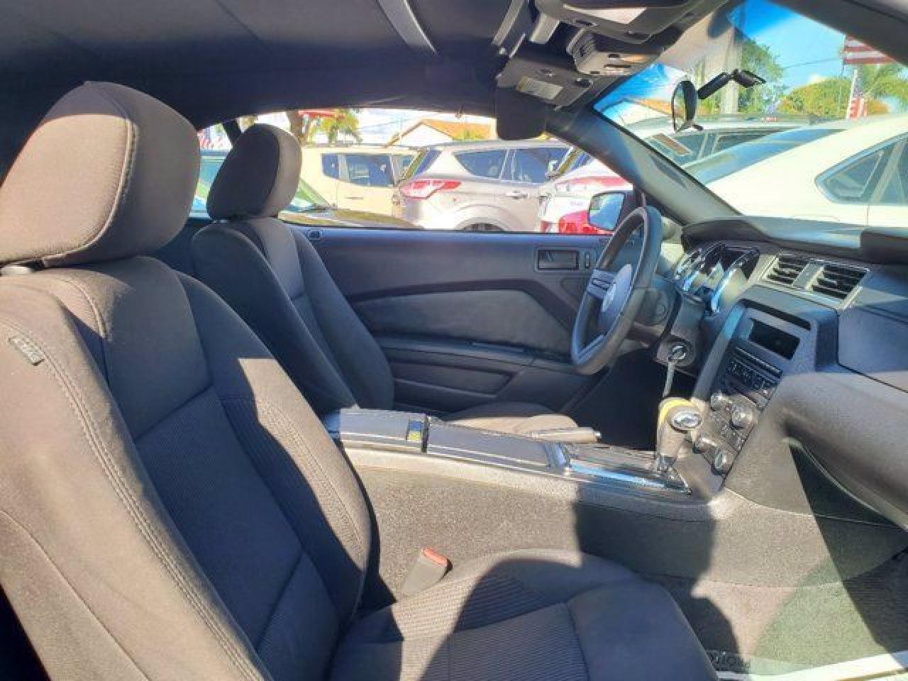 FORD MUSTANG 2012 — 26