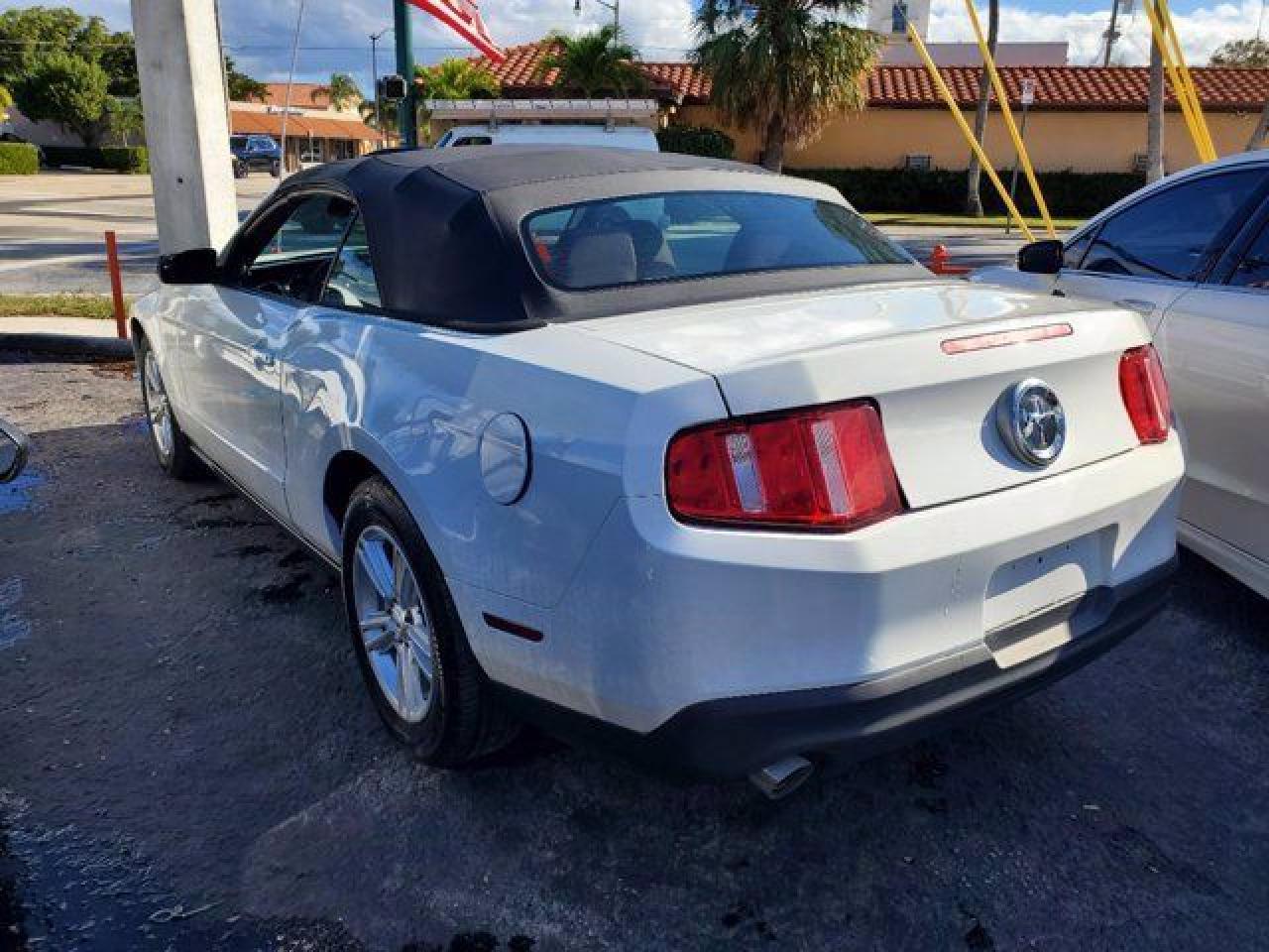 FORD MUSTANG 2012 — 22