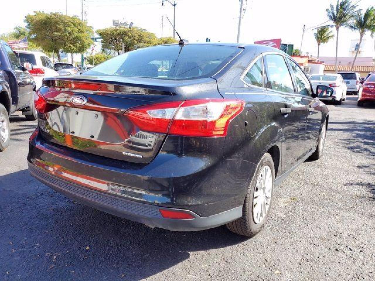 FORD FOCUS 2013 — 8