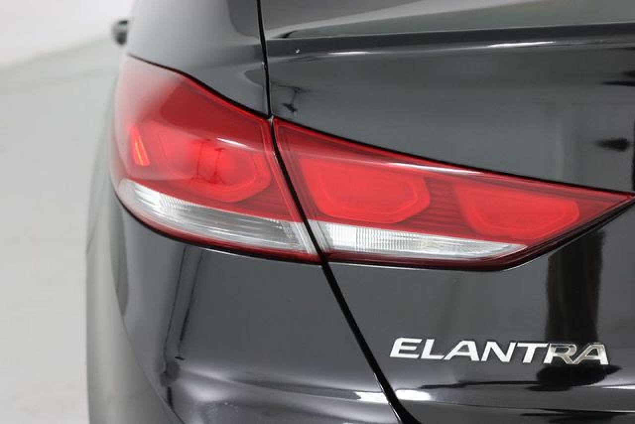 HYUNDAI ELANTRA 2018 — 14