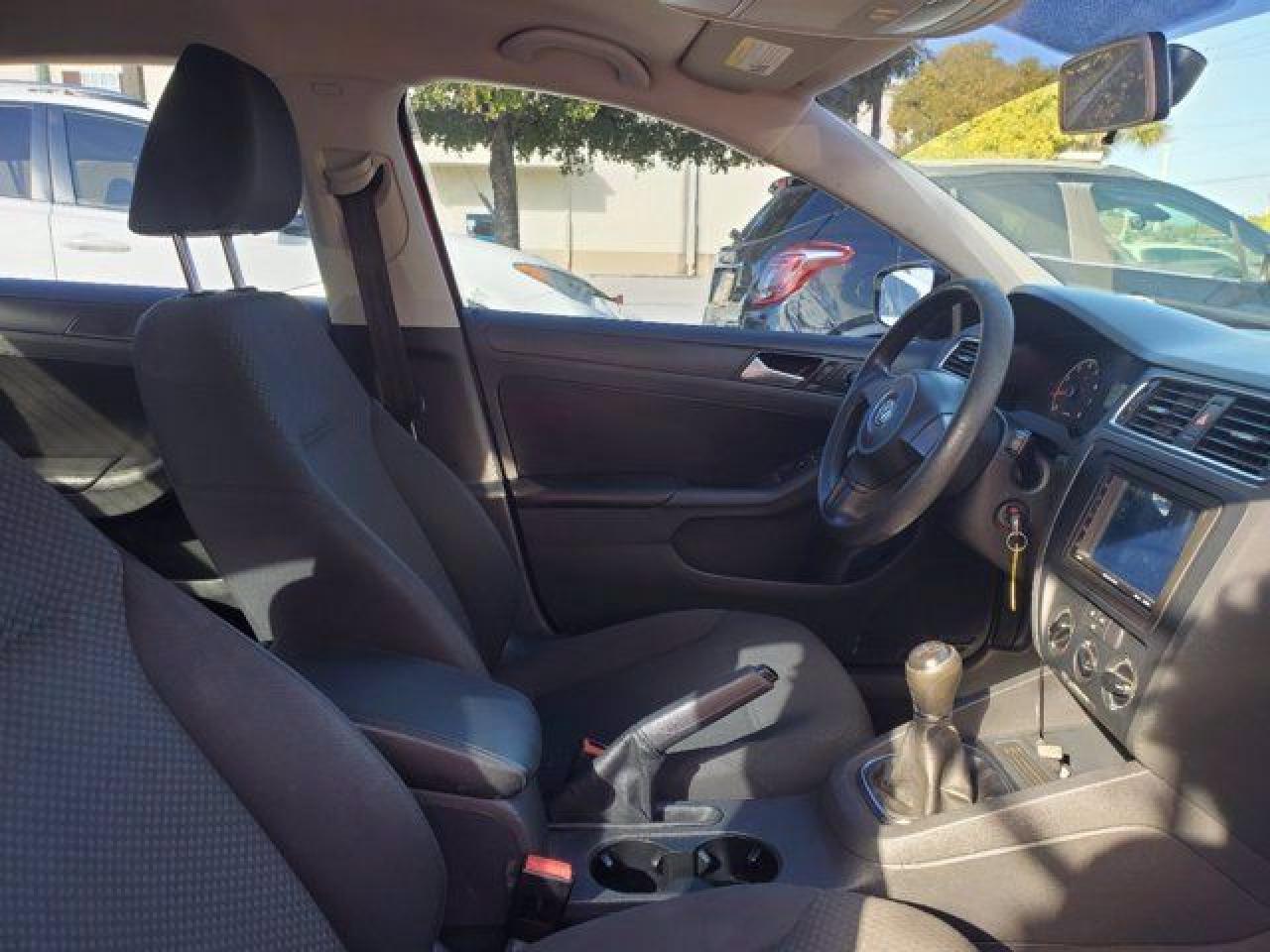 VOLKSWAGEN JETTA 2014 — 30