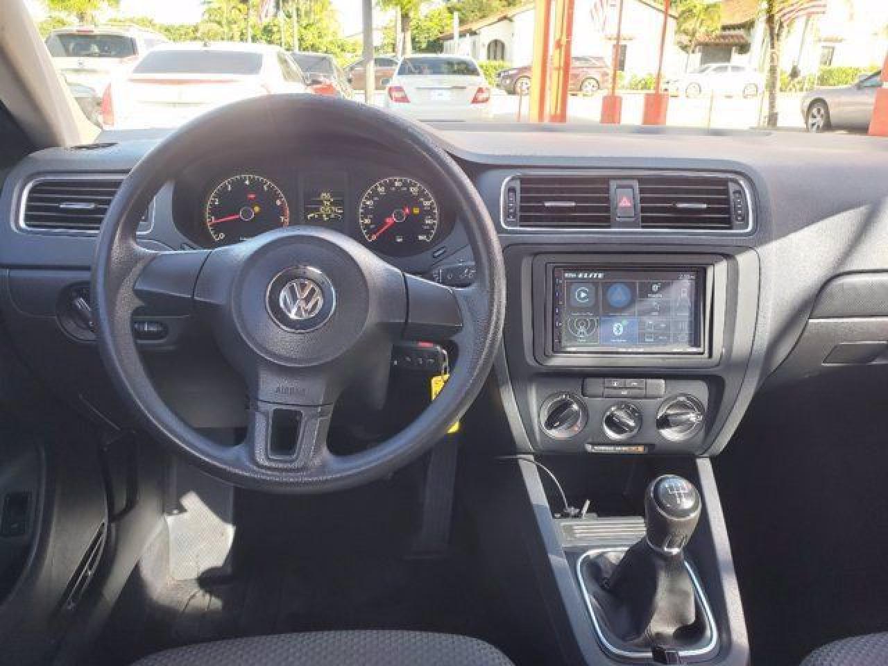 VOLKSWAGEN JETTA 2014 — 18