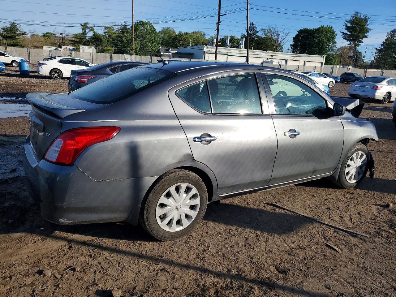 NISSAN VERSA 2018 — 4