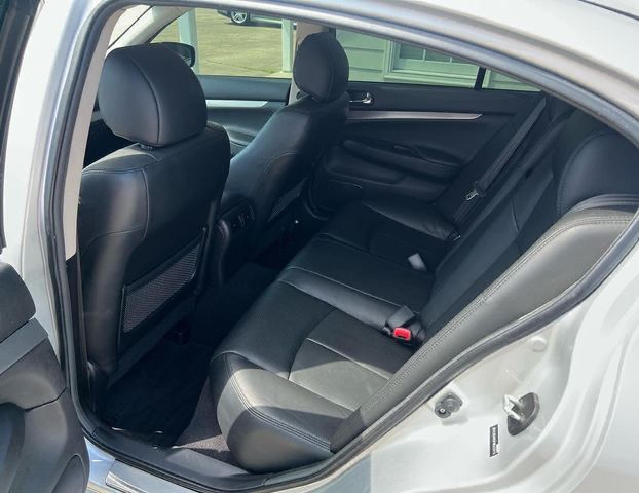 INFINITI Q40 2015 — 7