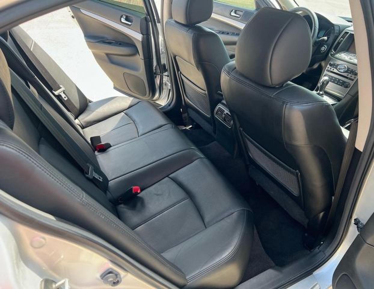 INFINITI Q40 2015 — 8