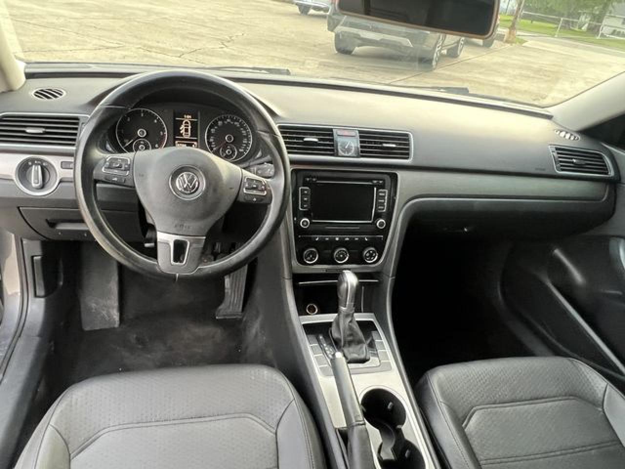 VOLKSWAGEN PASSAT 2015 — 10