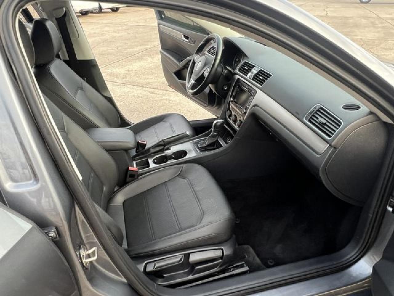 VOLKSWAGEN PASSAT 2015 — 9
