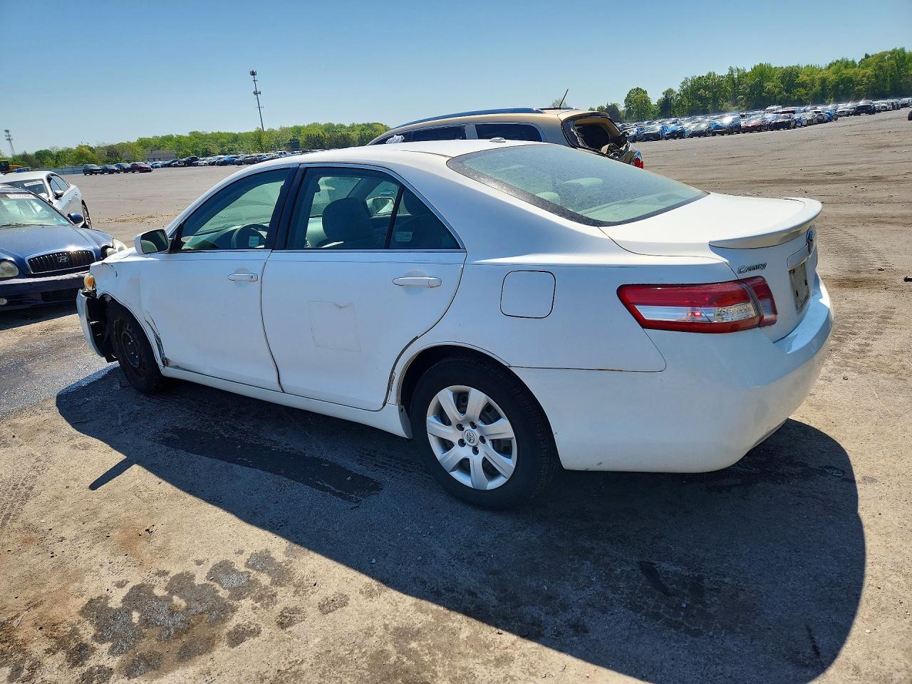 TOYOTA CAMRY 2010 — 3