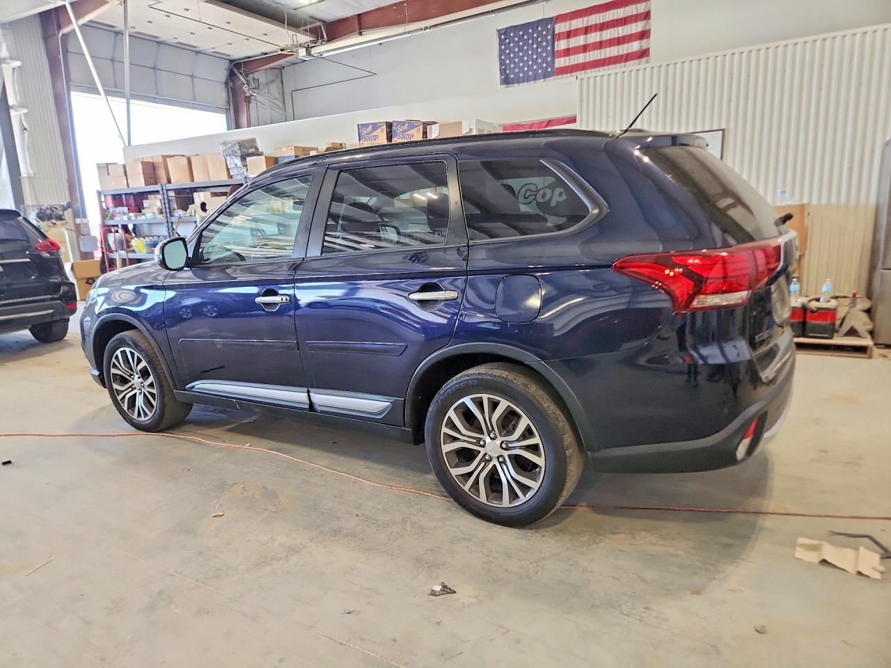 MITSUBISHI OUTLANDER 2016 — 3