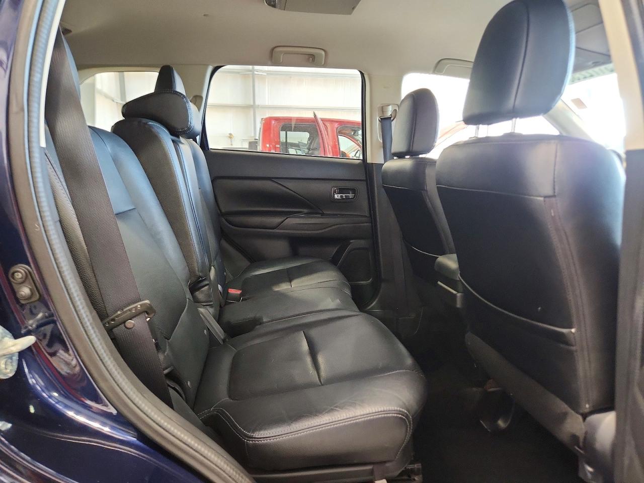 MITSUBISHI OUTLANDER 2016 — 12