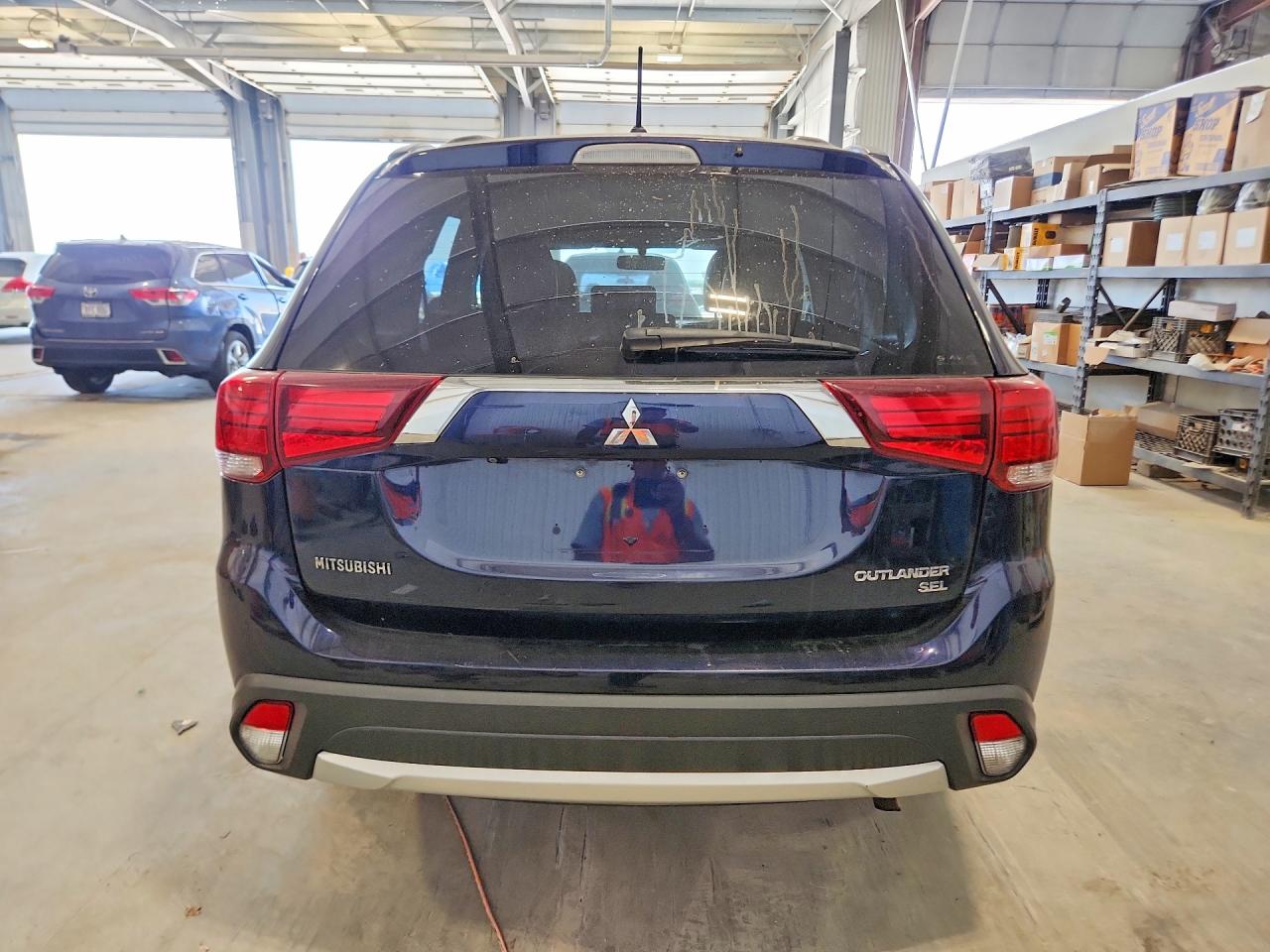 MITSUBISHI OUTLANDER 2016 — 7