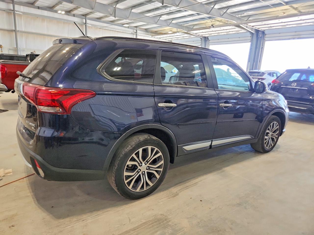 MITSUBISHI OUTLANDER 2016 — 4