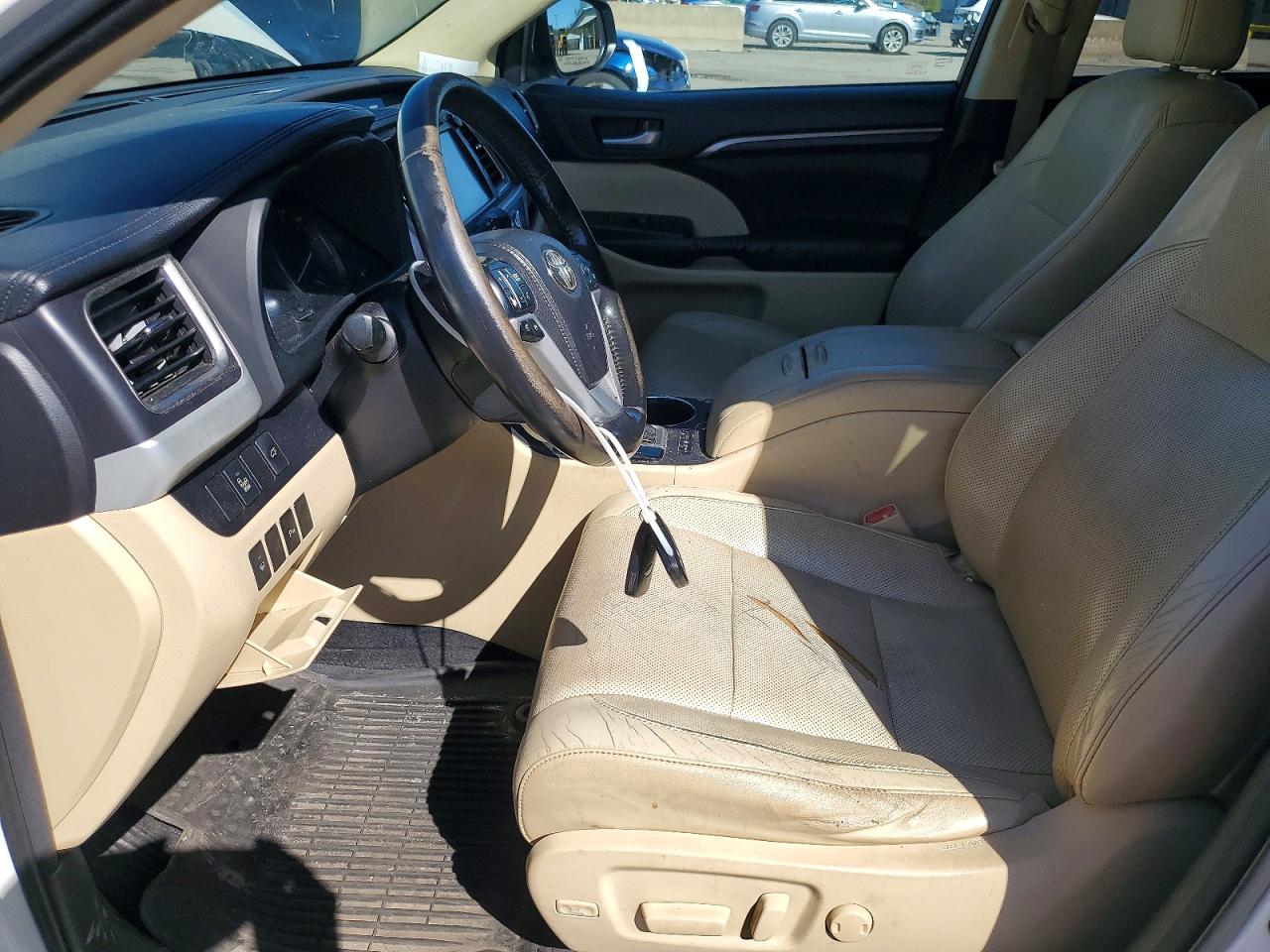 TOYOTA HIGHLANDER 2014 — 8