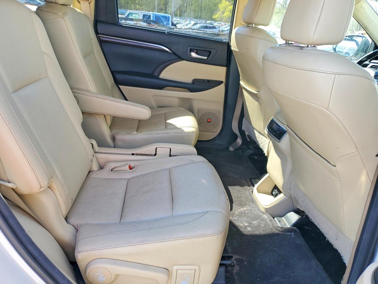 TOYOTA HIGHLANDER 2014 — 12