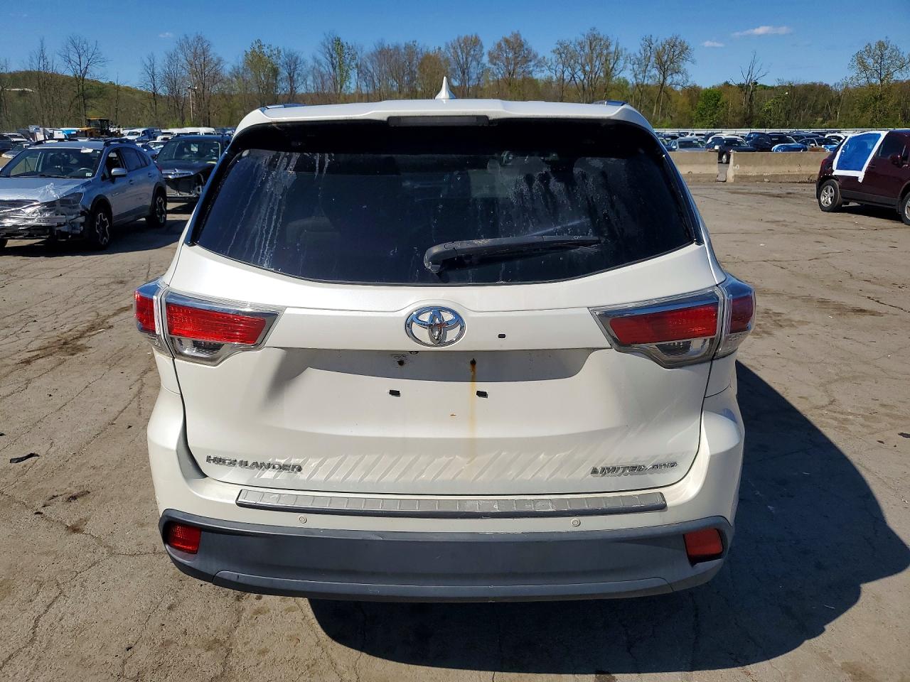 TOYOTA HIGHLANDER 2014 — 7