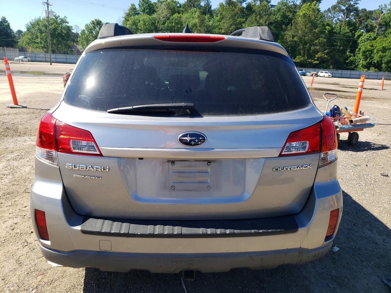 SUBARU OUTBACK 2011 — 7