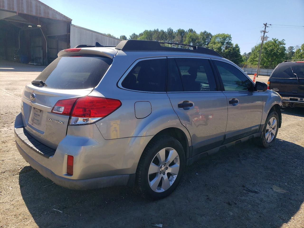 SUBARU OUTBACK 2011 — 4
