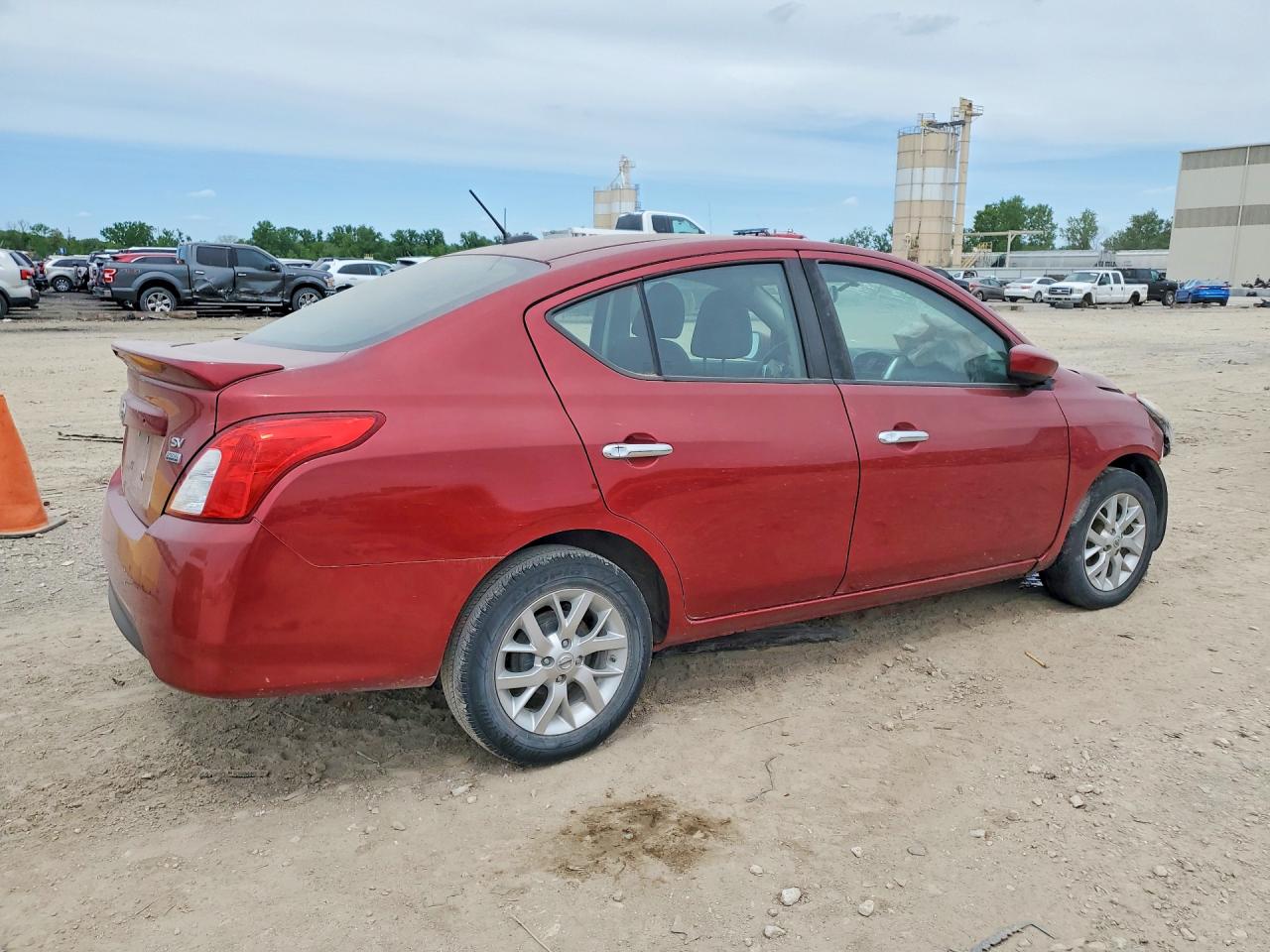 NISSAN VERSA 2018 — 4