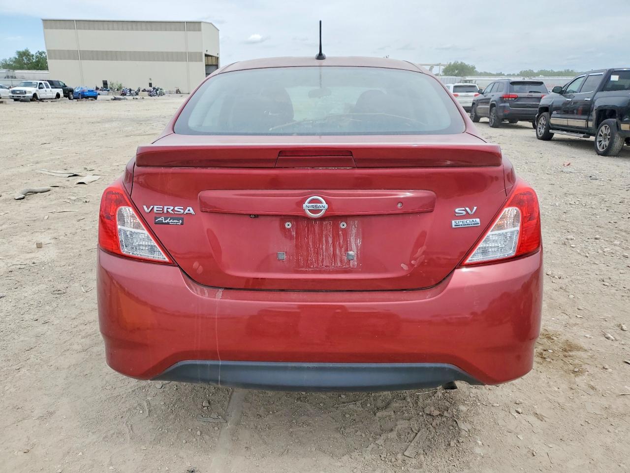 NISSAN VERSA 2018 — 7