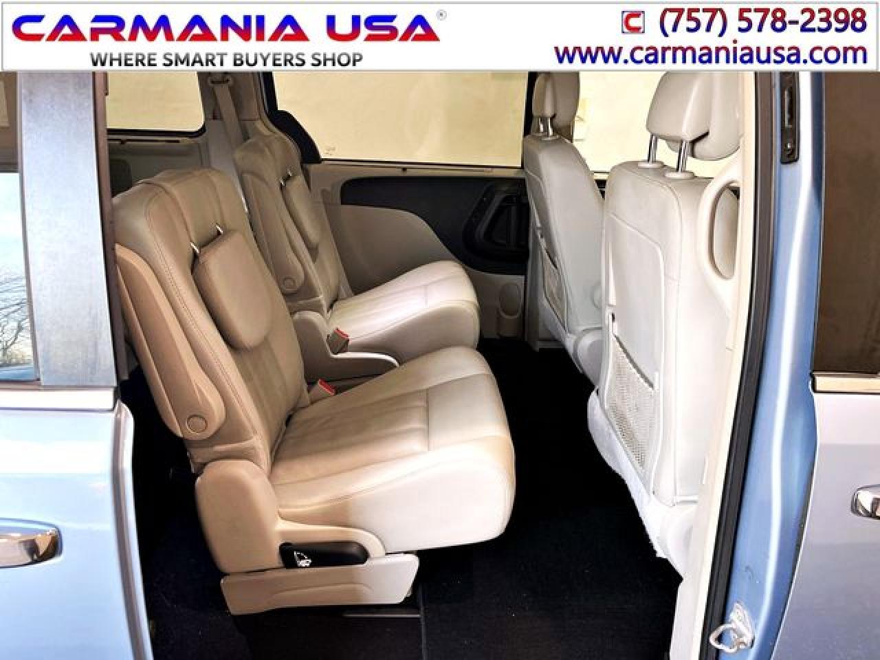 CHRYSLER TOWN & COUNTRY 2016 — 8