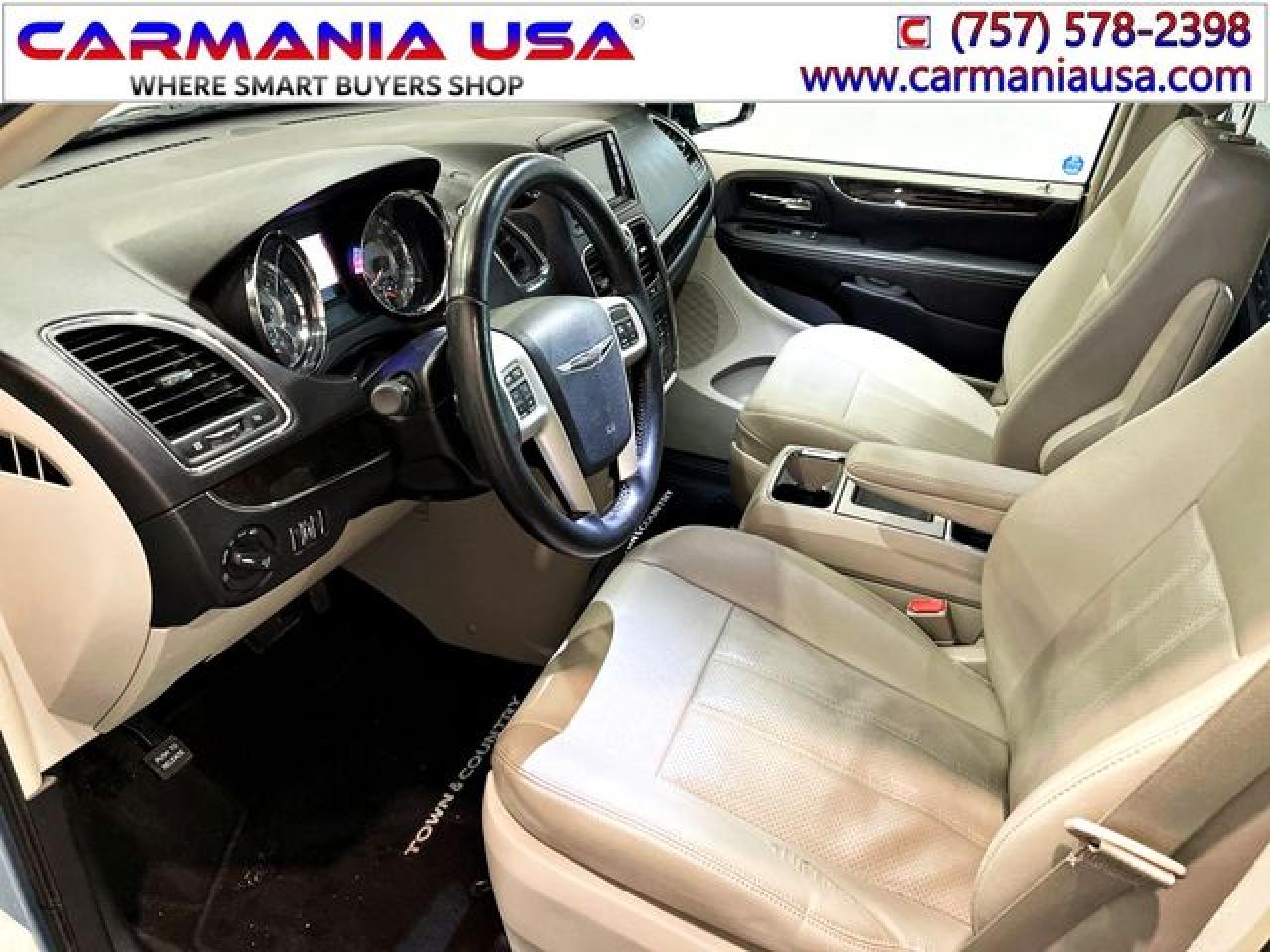 CHRYSLER TOWN & COUNTRY 2016 — 24