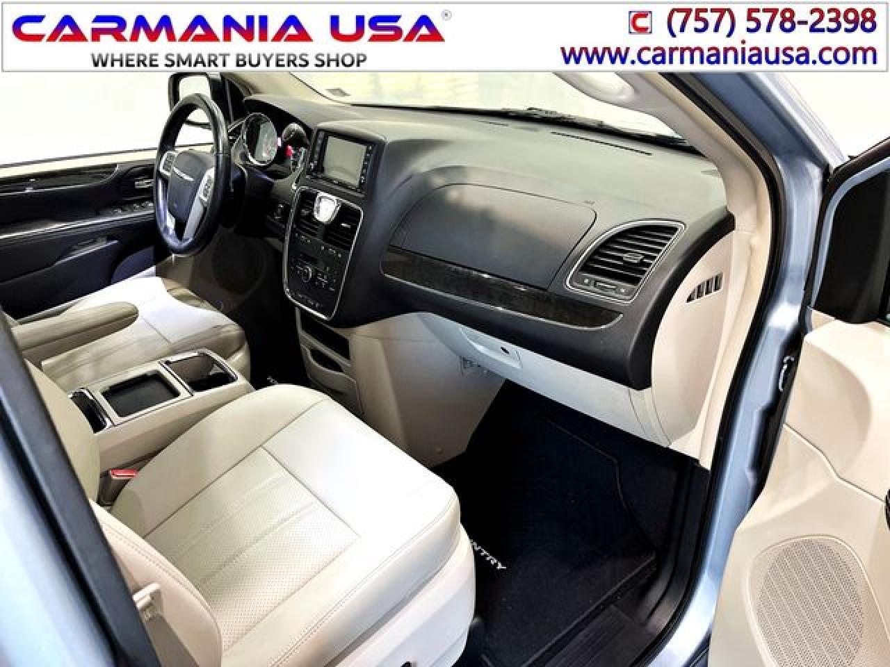 CHRYSLER TOWN & COUNTRY 2016 — 16
