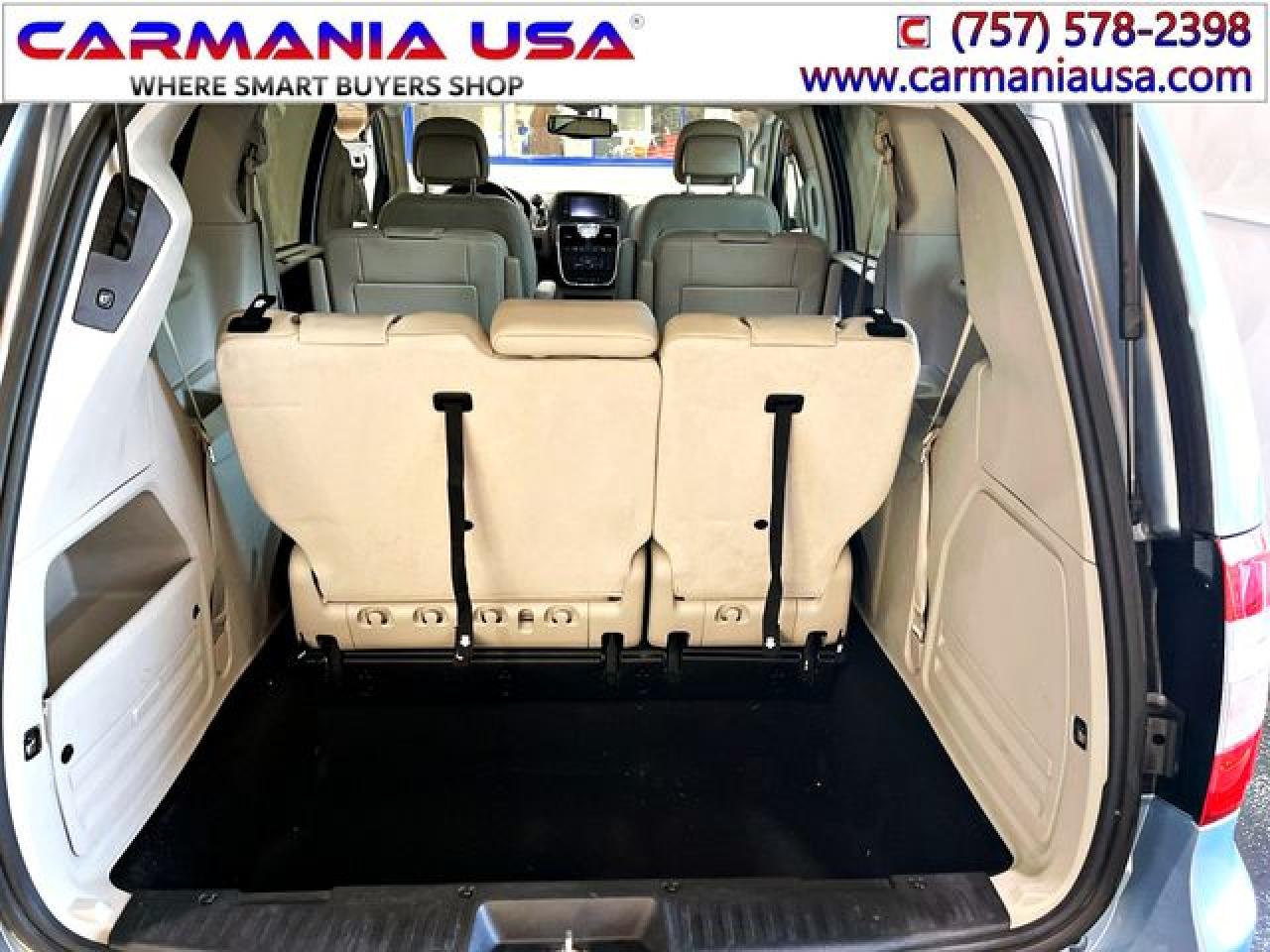 CHRYSLER TOWN & COUNTRY 2016 — 19