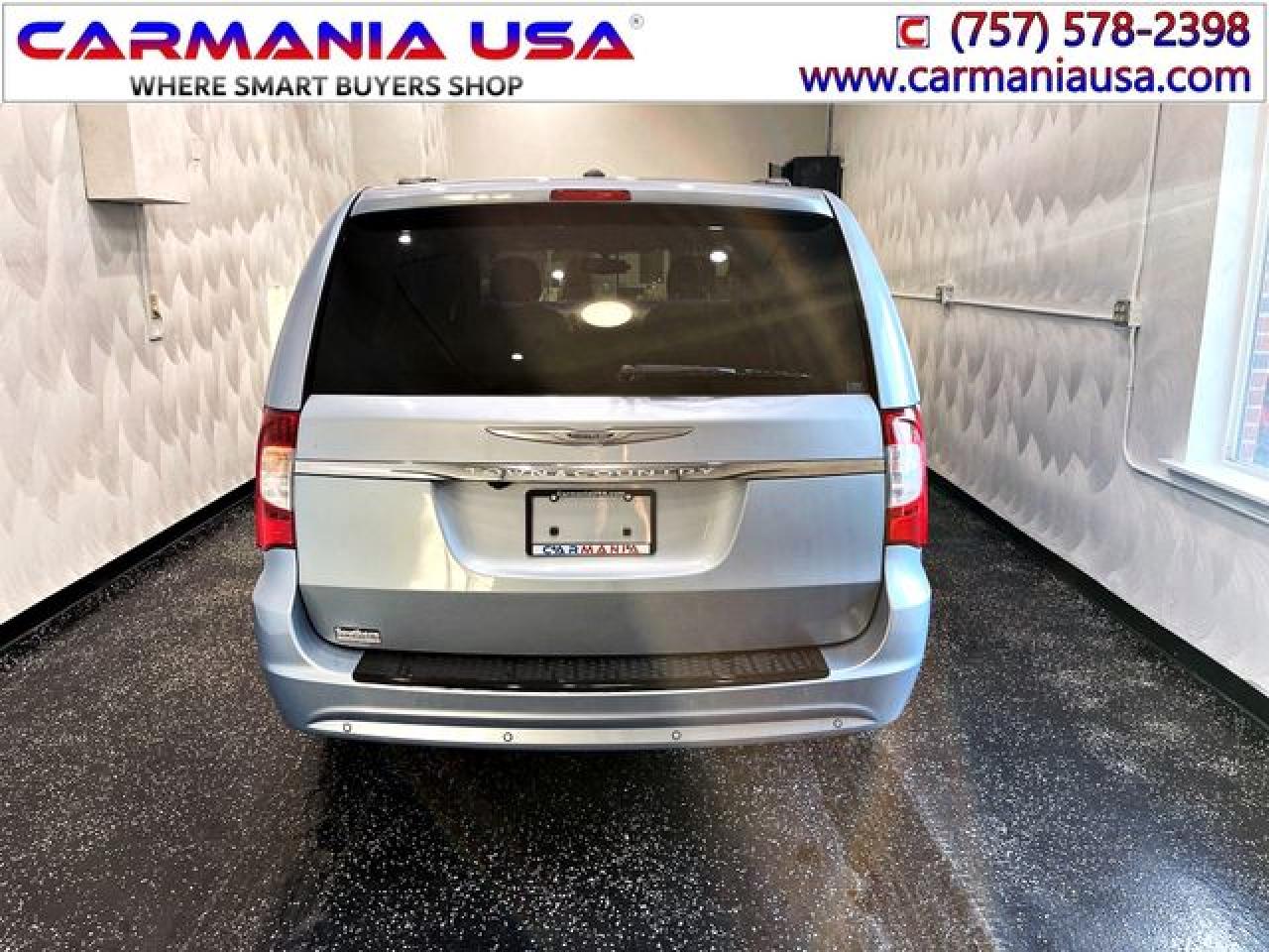 CHRYSLER TOWN & COUNTRY 2016 — 6