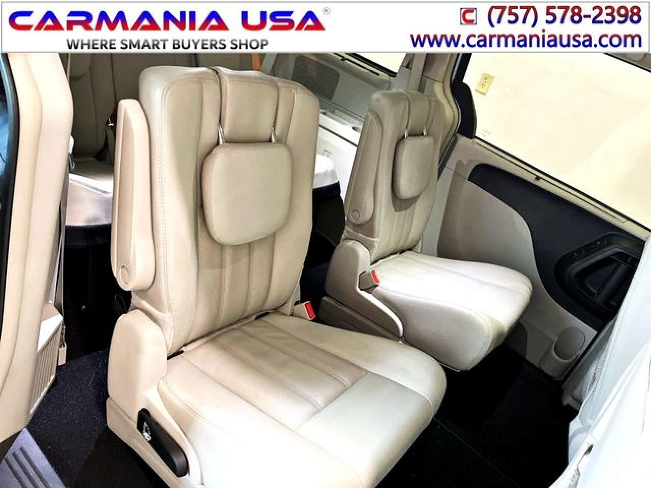 CHRYSLER TOWN & COUNTRY 2016 — 9