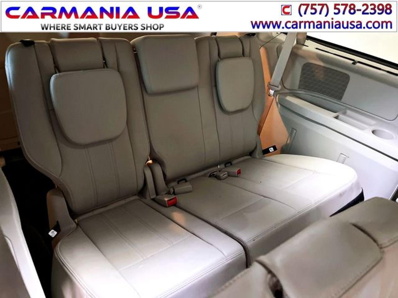 CHRYSLER TOWN & COUNTRY 2016 — 10
