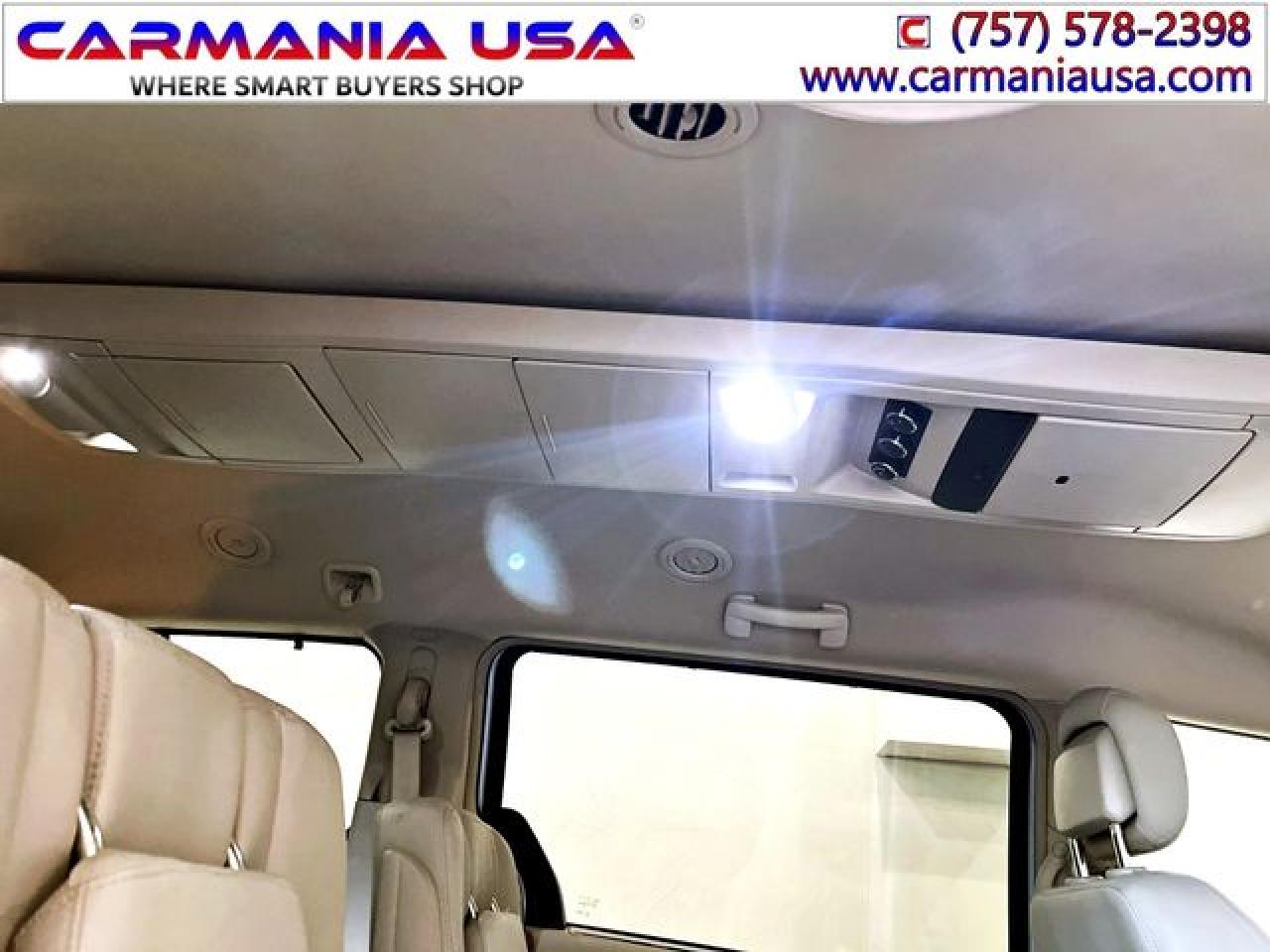 CHRYSLER TOWN & COUNTRY 2016 — 11