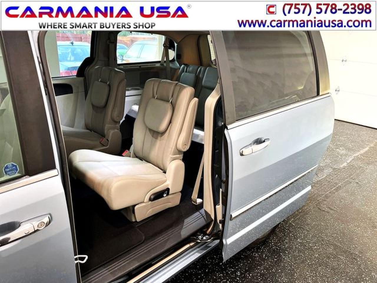 CHRYSLER TOWN & COUNTRY 2016 — 22
