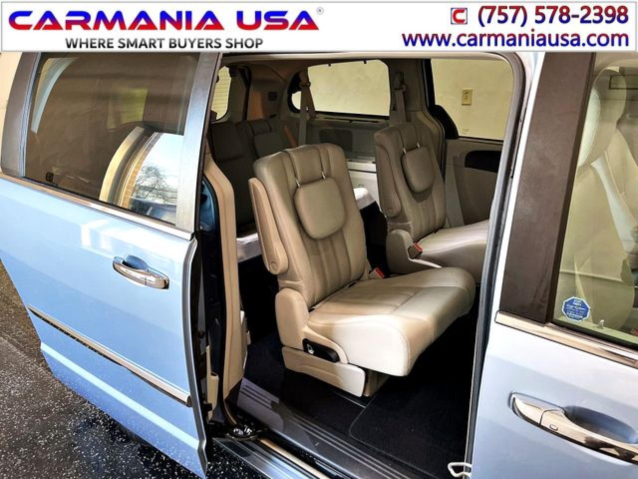 CHRYSLER TOWN & COUNTRY 2016 — 13