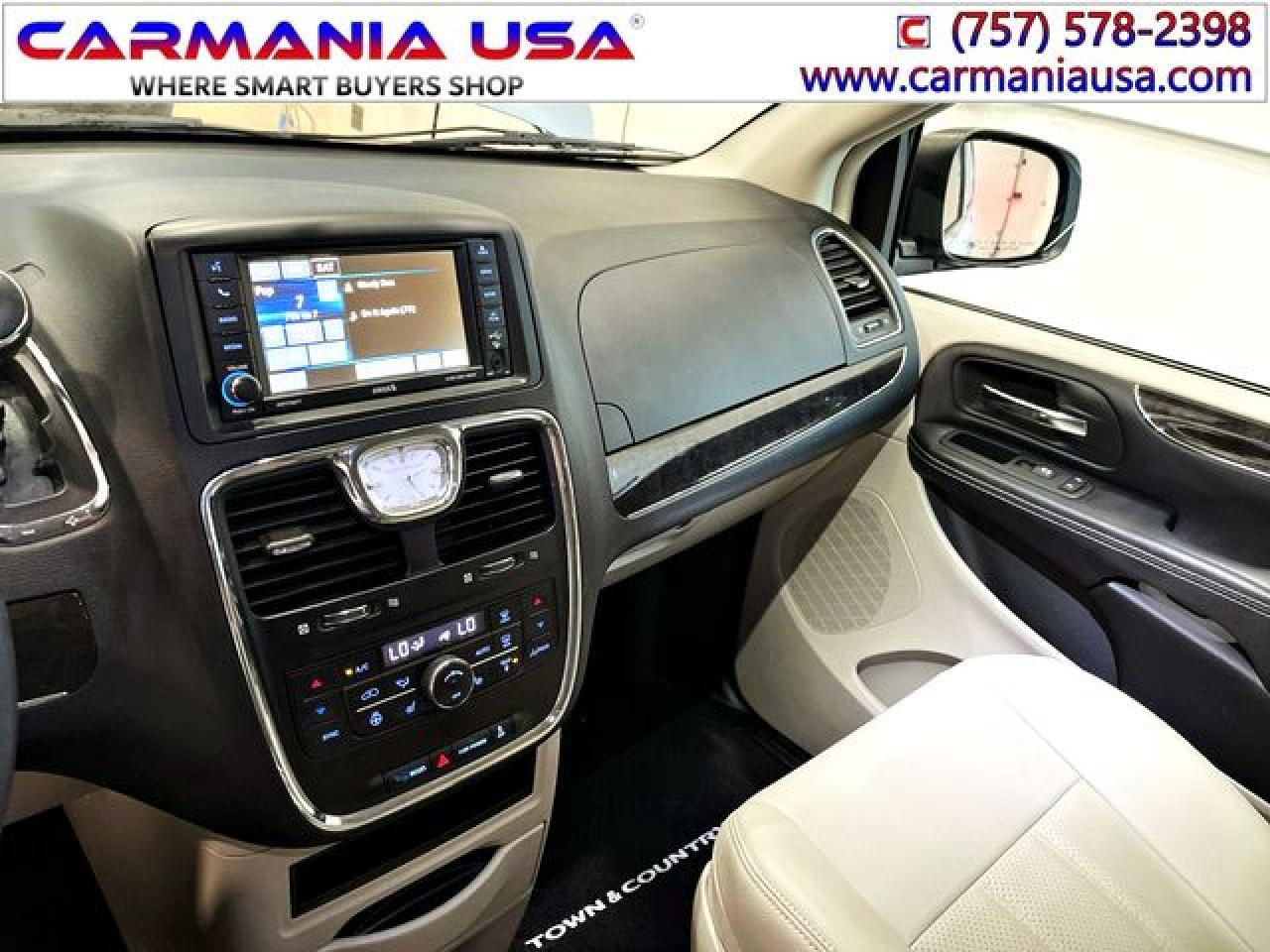 CHRYSLER TOWN & COUNTRY 2016 — 27